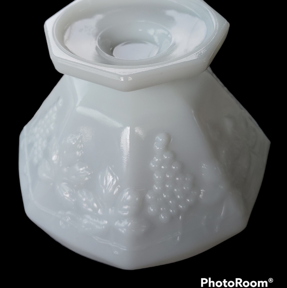 EC Vintage Anchor Hocking Footed Bowl/ Milk Glass/ 1970s/ Traditional - Picture 2 of 4